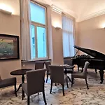 ホテル De