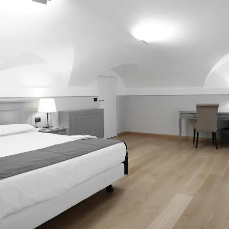 Hotel De 4*