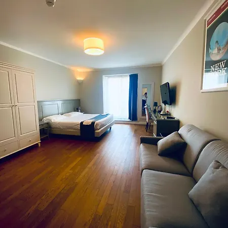 Hotel De 4*