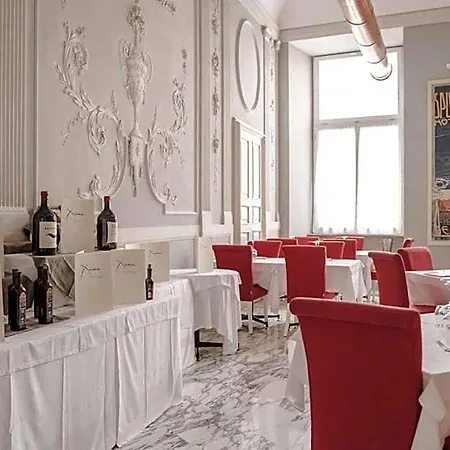 Hotel De 4*