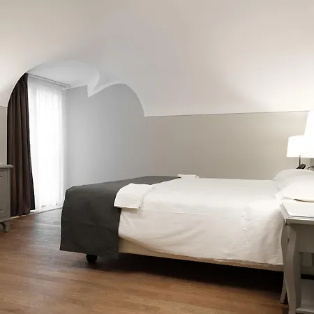 De 4*